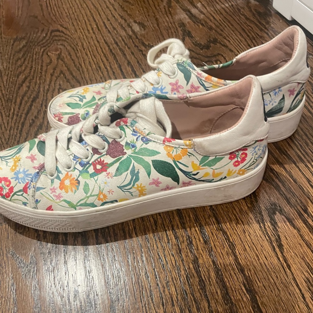 Alice and Olivia sneakers